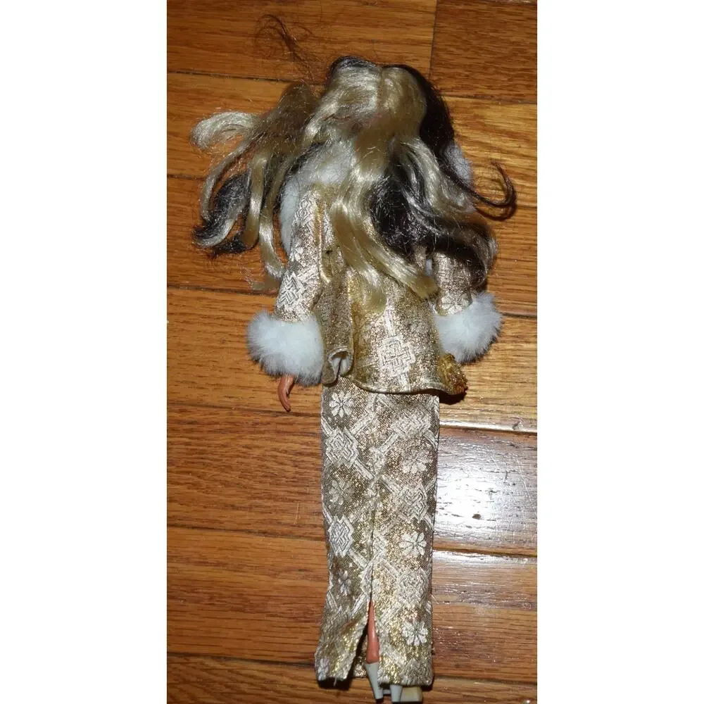 Vtg 1975 Barbie Gold Gown Evening Dress Doll Rare-rotating scalp blond brunette